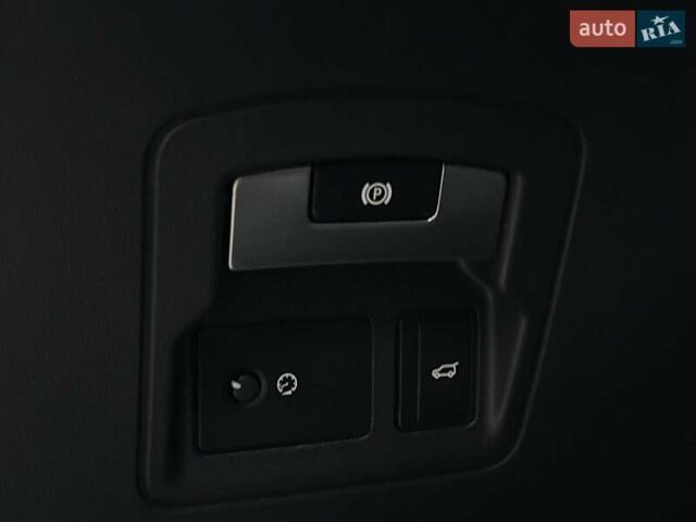 Белый Ленд Ровер Рендж Ровер Велар, объемом двигателя 2 л и пробегом 127 тыс. км за 27900 $, фото 28 на Automoto.ua