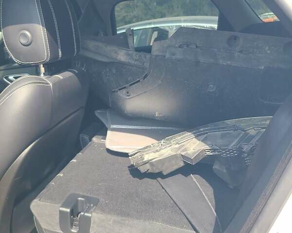 Білий Ленд Ровер Рендж Ровер Велар, об'ємом двигуна 2 л та пробігом 91 тис. км за 26899 $, фото 13 на Automoto.ua