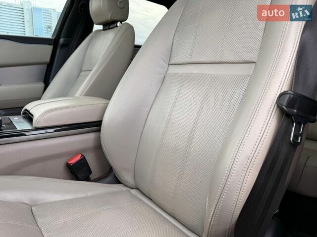 Белый Ленд Ровер Рендж Ровер Велар, объемом двигателя 2 л и пробегом 124 тыс. км за 28500 $, фото 28 на Automoto.ua