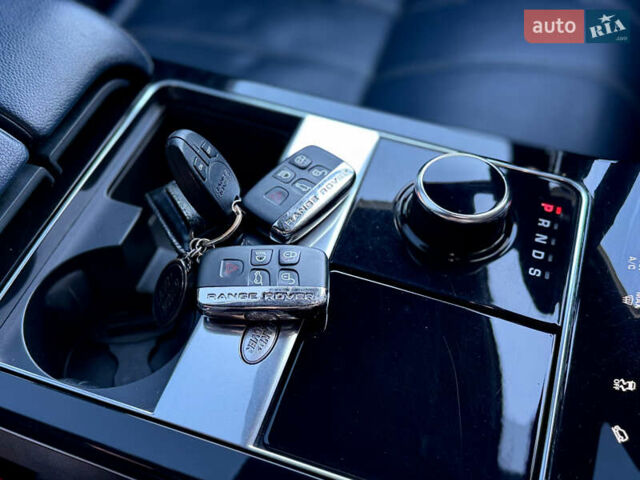 Белый Ленд Ровер Рендж Ровер Велар, объемом двигателя 2 л и пробегом 91 тыс. км за 34999 $, фото 63 на Automoto.ua