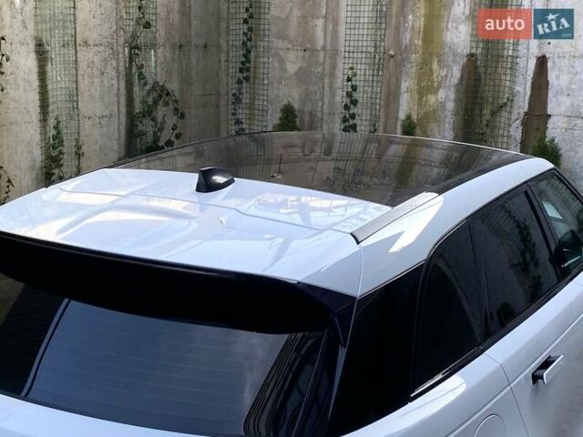 Белый Ленд Ровер Рендж Ровер Велар, объемом двигателя 2 л и пробегом 91 тыс. км за 34999 $, фото 13 на Automoto.ua