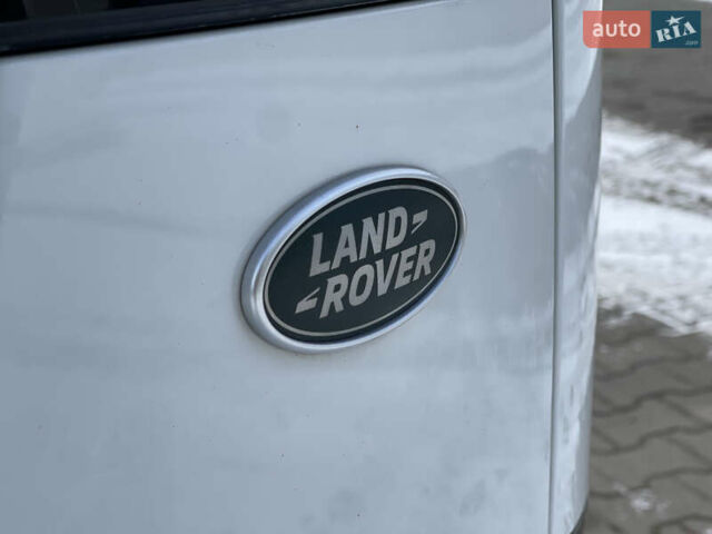 Білий Ленд Ровер Рендж Ровер Велар, об'ємом двигуна 2 л та пробігом 209 тис. км за 31999 $, фото 27 на Automoto.ua