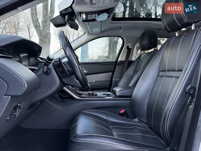 Білий Ленд Ровер Рендж Ровер Велар, об'ємом двигуна 2 л та пробігом 141 тис. км за 37690 $, фото 21 на Automoto.ua