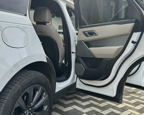 Белый Ленд Ровер Рендж Ровер Велар, объемом двигателя 2 л и пробегом 115 тыс. км за 31900 $, фото 23 на Automoto.ua