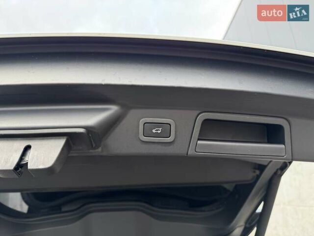 Білий Ленд Ровер Рендж Ровер Велар, об'ємом двигуна 2 л та пробігом 65 тис. км за 37500 $, фото 20 на Automoto.ua