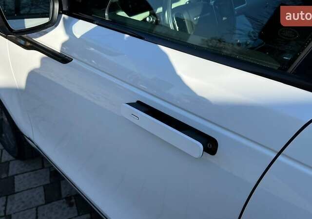 Білий Ленд Ровер Рендж Ровер Велар, об'ємом двигуна 3 л та пробігом 76 тис. км за 35999 $, фото 10 на Automoto.ua