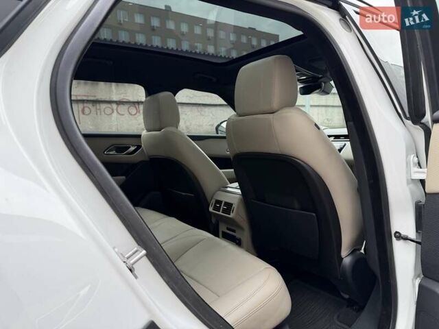 Білий Ленд Ровер Рендж Ровер Велар, об'ємом двигуна 2 л та пробігом 65 тис. км за 37500 $, фото 19 на Automoto.ua