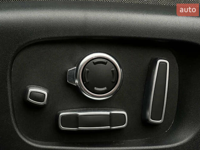 Белый Ленд Ровер Рендж Ровер Велар, объемом двигателя 3 л и пробегом 60 тыс. км за 33900 $, фото 20 на Automoto.ua