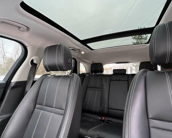 Белый Ленд Ровер Рендж Ровер Велар, объемом двигателя 2 л и пробегом 138 тыс. км за 39690 $, фото 27 на Automoto.ua