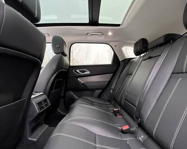 Белый Ленд Ровер Рендж Ровер Велар, объемом двигателя 2 л и пробегом 138 тыс. км за 39690 $, фото 31 на Automoto.ua