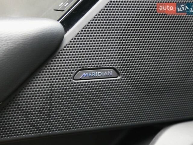 Білий Ленд Ровер Рендж Ровер Велар, об'ємом двигуна 2 л та пробігом 143 тис. км за 33500 $, фото 27 на Automoto.ua