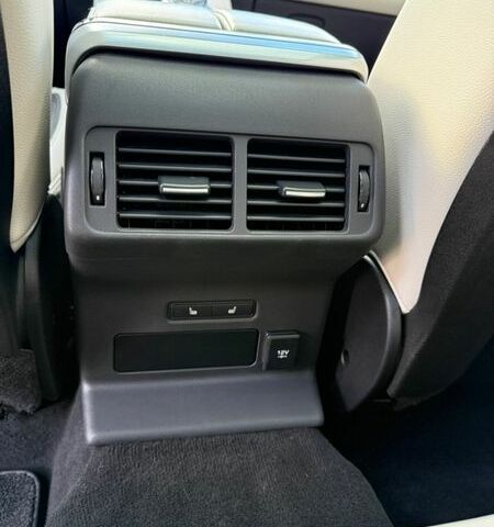 Білий Ленд Ровер Рендж Ровер Велар, об'ємом двигуна 2 л та пробігом 95 тис. км за 35800 $, фото 17 на Automoto.ua