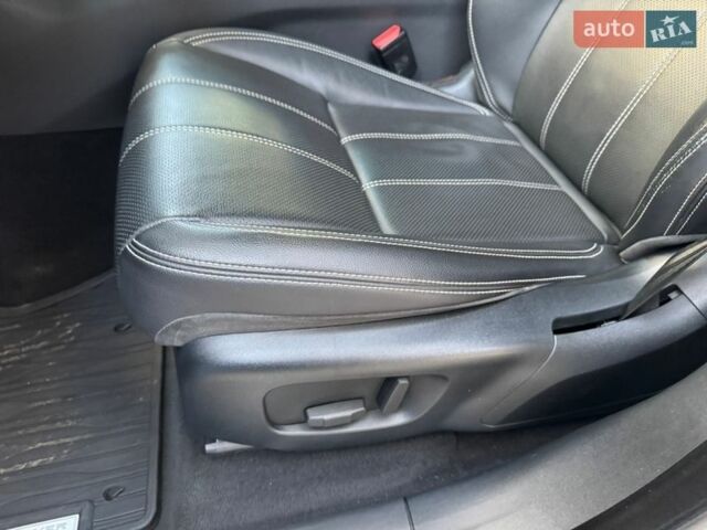 Белый Ленд Ровер Рендж Ровер Велар, объемом двигателя 3 л и пробегом 75 тыс. км за 42500 $, фото 26 на Automoto.ua