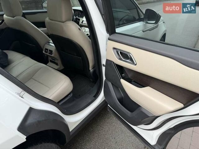 Білий Ленд Ровер Рендж Ровер Велар, об'ємом двигуна 2 л та пробігом 65 тис. км за 37500 $, фото 17 на Automoto.ua