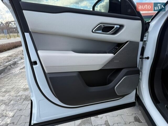 Білий Ленд Ровер Рендж Ровер Велар, об'ємом двигуна 2 л та пробігом 95 тис. км за 35800 $, фото 7 на Automoto.ua