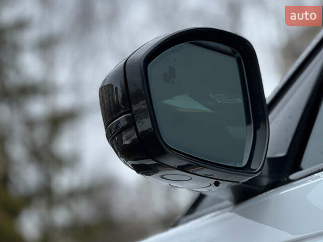 Белый Ленд Ровер Рендж Ровер Велар, объемом двигателя 3 л и пробегом 60 тыс. км за 33900 $, фото 29 на Automoto.ua