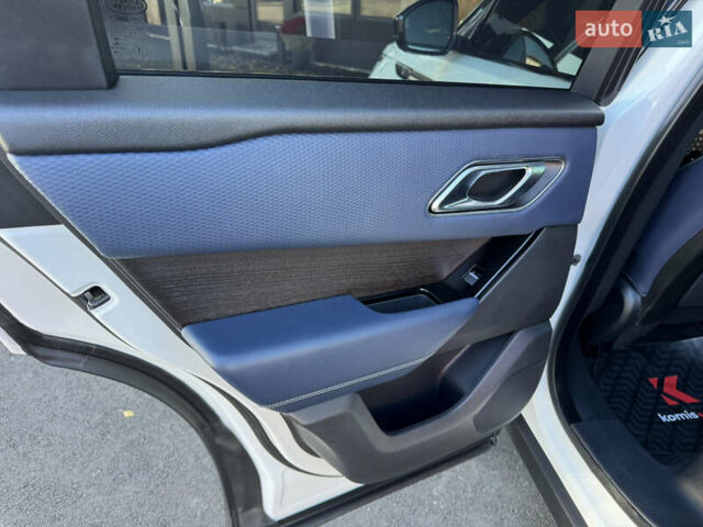 Белый Ленд Ровер Рендж Ровер Велар, объемом двигателя 2 л и пробегом 91 тыс. км за 34999 $, фото 45 на Automoto.ua