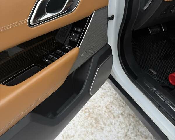 Білий Ленд Ровер Рендж Ровер Велар, об'ємом двигуна 2.99 л та пробігом 106 тис. км за 46500 $, фото 5 на Automoto.ua