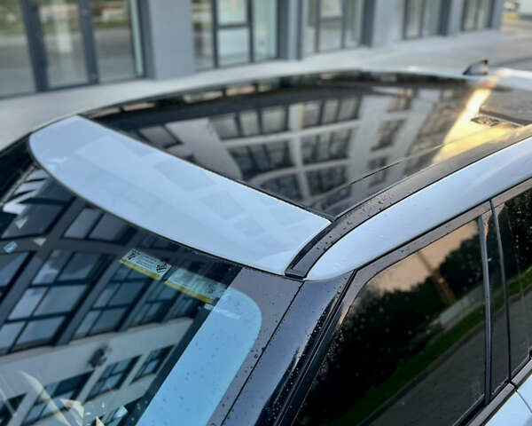 Білий Ленд Ровер Рендж Ровер Велар, об'ємом двигуна 2 л та пробігом 150 тис. км за 29900 $, фото 9 на Automoto.ua