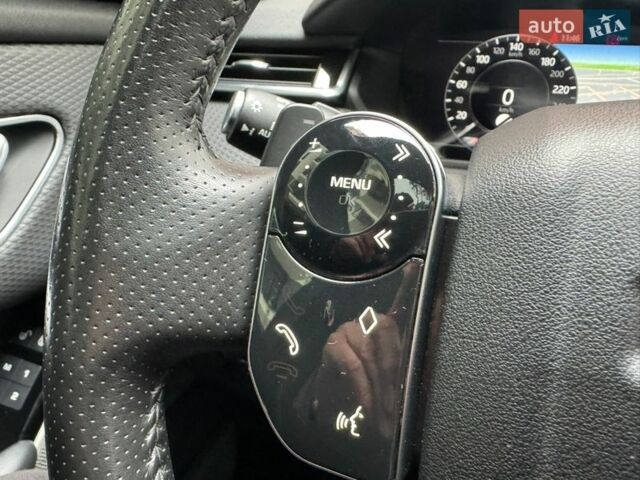 Белый Ленд Ровер Рендж Ровер Велар, объемом двигателя 3 л и пробегом 75 тыс. км за 42500 $, фото 51 на Automoto.ua