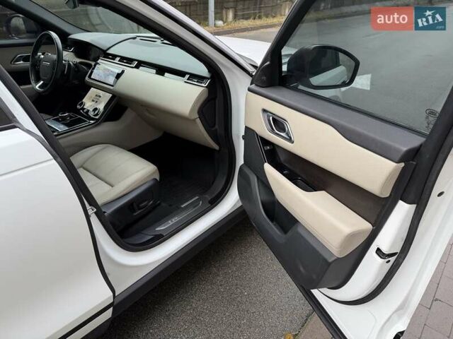 Білий Ленд Ровер Рендж Ровер Велар, об'ємом двигуна 2 л та пробігом 65 тис. км за 37500 $, фото 15 на Automoto.ua