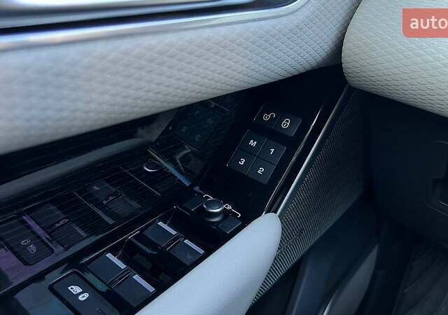 Білий Ленд Ровер Рендж Ровер Велар, об'ємом двигуна 3 л та пробігом 76 тис. км за 35999 $, фото 24 на Automoto.ua