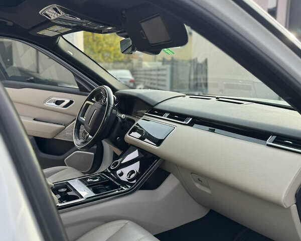 Білий Ленд Ровер Рендж Ровер Велар, об'ємом двигуна 2 л та пробігом 115 тис. км за 28800 $, фото 13 на Automoto.ua