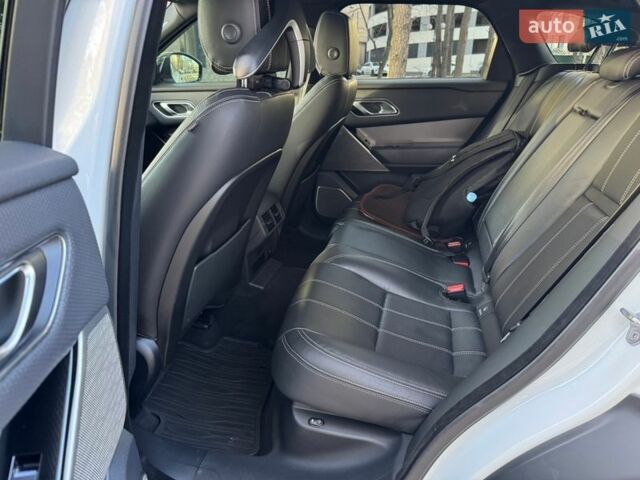 Белый Ленд Ровер Рендж Ровер Велар, объемом двигателя 3 л и пробегом 75 тыс. км за 42500 $, фото 28 на Automoto.ua