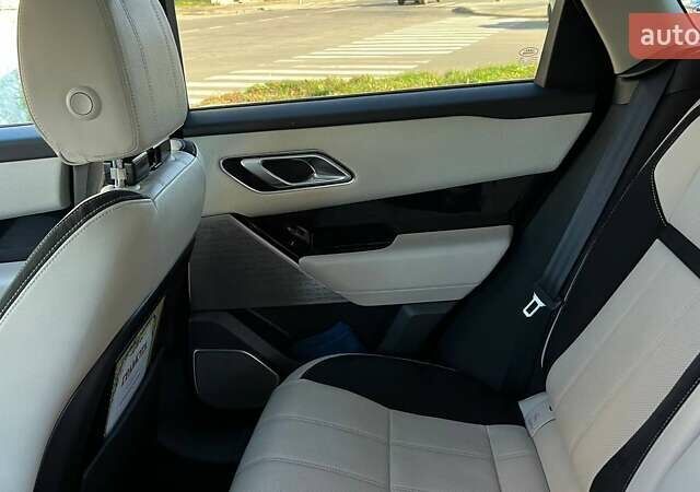 Білий Ленд Ровер Рендж Ровер Велар, об'ємом двигуна 3 л та пробігом 76 тис. км за 35999 $, фото 34 на Automoto.ua