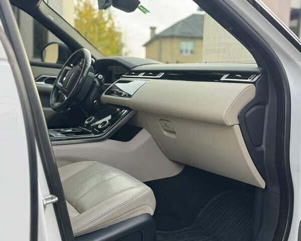 Белый Ленд Ровер Рендж Ровер Велар, объемом двигателя 2 л и пробегом 115 тыс. км за 31900 $, фото 22 на Automoto.ua