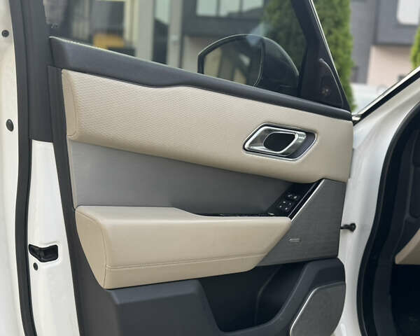 Белый Ленд Ровер Рендж Ровер Велар, объемом двигателя 2 л и пробегом 115 тыс. км за 31900 $, фото 18 на Automoto.ua