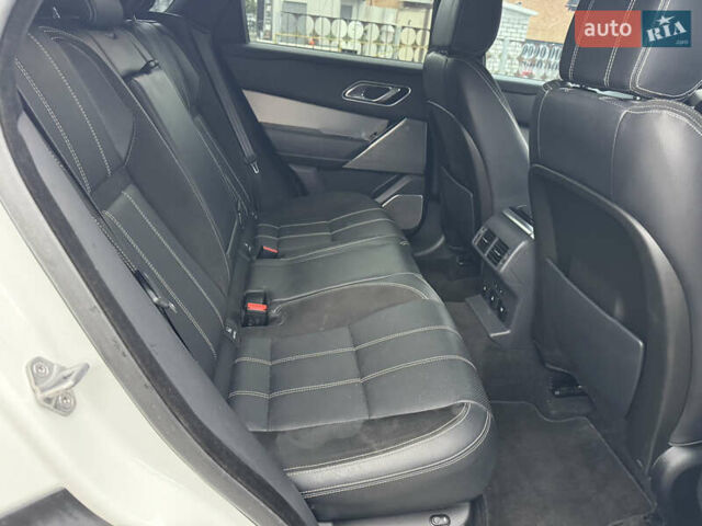 Білий Ленд Ровер Рендж Ровер Велар, об'ємом двигуна 2 л та пробігом 150 тис. км за 29900 $, фото 32 на Automoto.ua