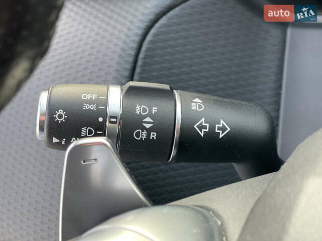 Білий Ленд Ровер Рендж Ровер Велар, об'ємом двигуна 2 л та пробігом 209 тис. км за 31999 $, фото 42 на Automoto.ua