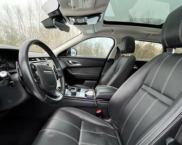 Белый Ленд Ровер Рендж Ровер Велар, объемом двигателя 2 л и пробегом 138 тыс. км за 39690 $, фото 28 на Automoto.ua