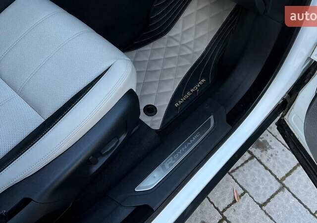 Білий Ленд Ровер Рендж Ровер Велар, об'ємом двигуна 3 л та пробігом 76 тис. км за 35999 $, фото 44 на Automoto.ua