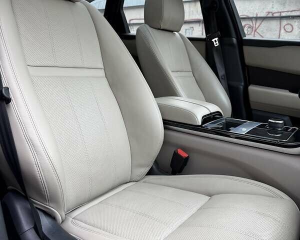 Білий Ленд Ровер Рендж Ровер Велар, об'ємом двигуна 2 л та пробігом 65 тис. км за 37500 $, фото 16 на Automoto.ua