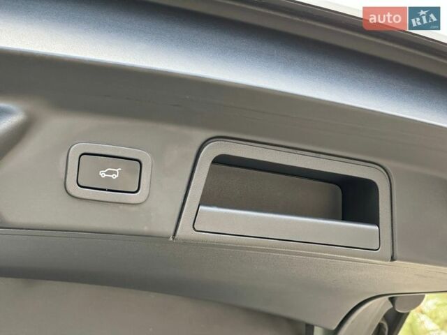 Білий Ленд Ровер Рендж Ровер Велар, об'ємом двигуна 2 л та пробігом 131 тис. км за 32000 $, фото 32 на Automoto.ua