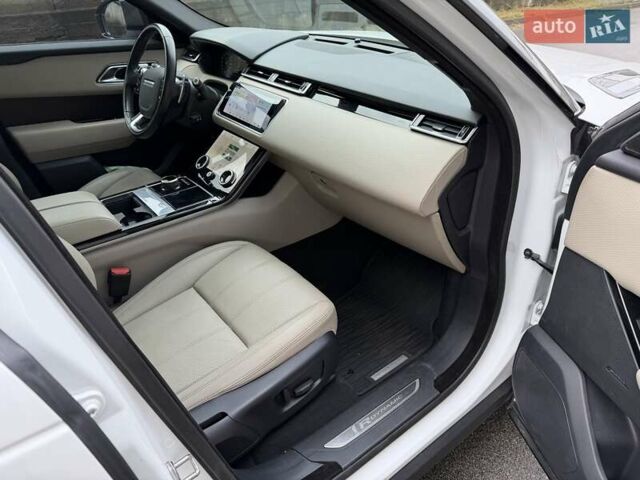 Білий Ленд Ровер Рендж Ровер Велар, об'ємом двигуна 2 л та пробігом 65 тис. км за 37500 $, фото 14 на Automoto.ua