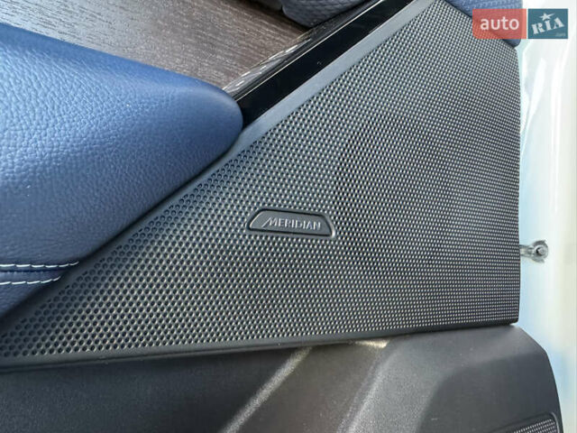 Белый Ленд Ровер Рендж Ровер Велар, объемом двигателя 2 л и пробегом 91 тыс. км за 34999 $, фото 32 на Automoto.ua