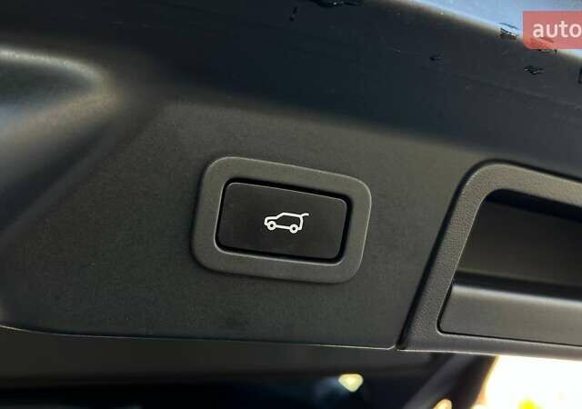 Білий Ленд Ровер Рендж Ровер Велар, об'ємом двигуна 3 л та пробігом 76 тис. км за 35999 $, фото 41 на Automoto.ua