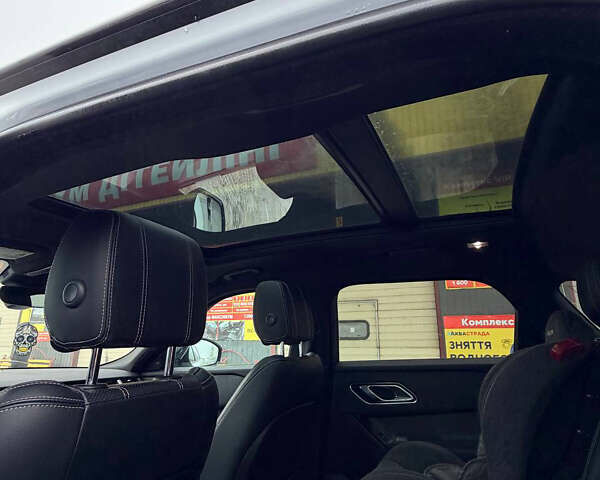 Білий Ленд Ровер Рендж Ровер Велар, об'ємом двигуна 2 л та пробігом 181 тис. км за 28500 $, фото 25 на Automoto.ua