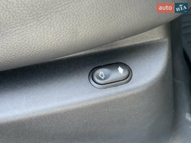 Білий Ленд Ровер Рендж Ровер Велар, об'ємом двигуна 2 л та пробігом 209 тис. км за 31999 $, фото 65 на Automoto.ua