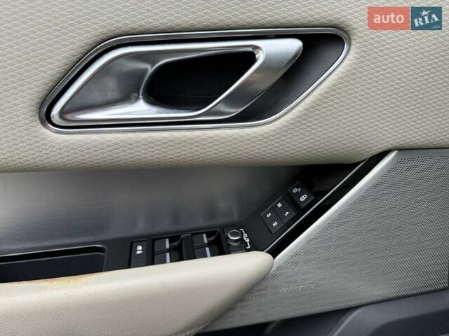 Белый Ленд Ровер Рендж Ровер Велар, объемом двигателя 3 л и пробегом 133 тыс. км за 39500 $, фото 41 на Automoto.ua