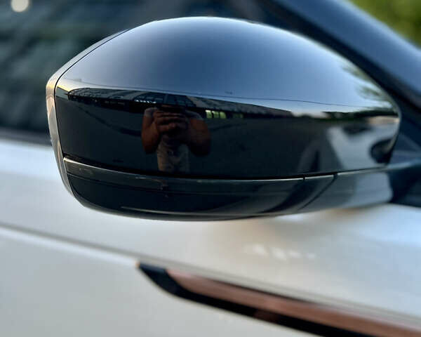 Білий Ленд Ровер Рендж Ровер Велар, об'ємом двигуна 2 л та пробігом 150 тис. км за 29900 $, фото 40 на Automoto.ua