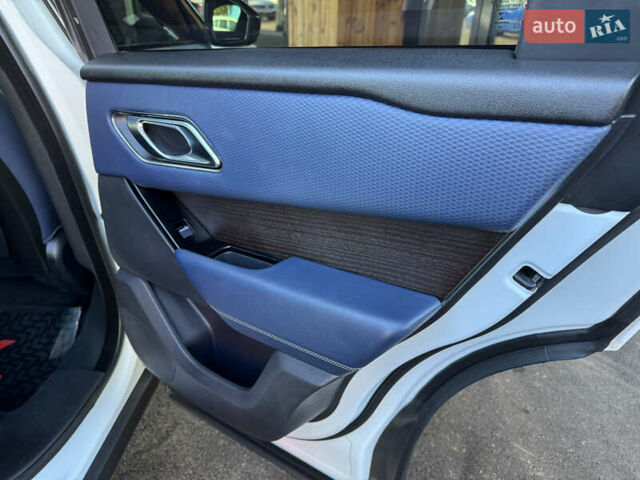 Белый Ленд Ровер Рендж Ровер Велар, объемом двигателя 2 л и пробегом 91 тыс. км за 34999 $, фото 50 на Automoto.ua