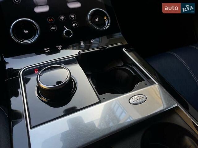 Белый Ленд Ровер Рендж Ровер Велар, объемом двигателя 2 л и пробегом 91 тыс. км за 34999 $, фото 59 на Automoto.ua