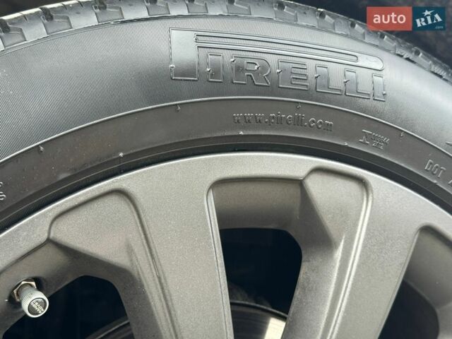 Білий Ленд Ровер Рендж Ровер Велар, об'ємом двигуна 2 л та пробігом 131 тис. км за 32000 $, фото 29 на Automoto.ua