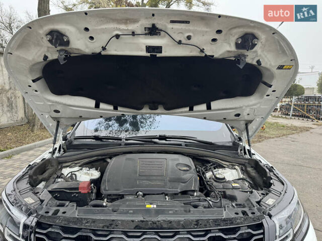 Білий Ленд Ровер Рендж Ровер Велар, об'ємом двигуна 2 л та пробігом 150 тис. км за 29900 $, фото 45 на Automoto.ua