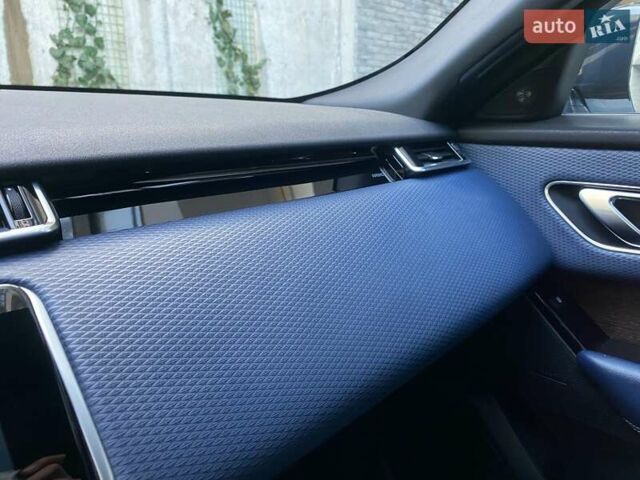 Белый Ленд Ровер Рендж Ровер Велар, объемом двигателя 2 л и пробегом 91 тыс. км за 34999 $, фото 76 на Automoto.ua