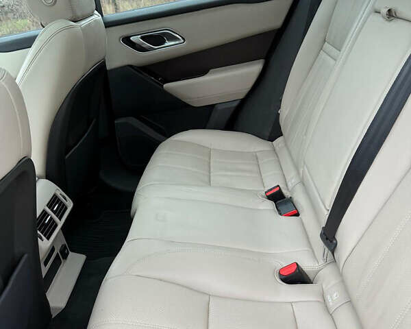 Білий Ленд Ровер Рендж Ровер Велар, об'ємом двигуна 2 л та пробігом 66 тис. км за 31000 $, фото 9 на Automoto.ua